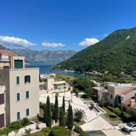 Lavender Bay Apartment C32, hotel in Donji Morinj