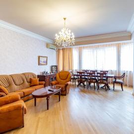 Comfortable 3-Bedroom Apartment in the Center