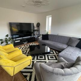 Rooms in Luxury 6 Bedroom House, hotel in Strood