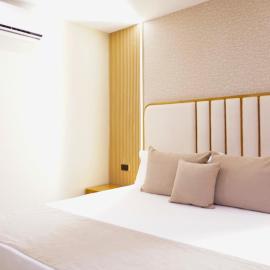 Zumo hotel lorica, hôtel 