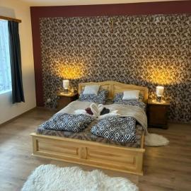 Katlan Fészek, hotel di Nagyút
