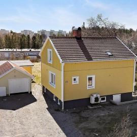 Spacy flat with big garden