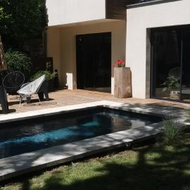 Maison contemporaine avec piscine dans la verdure, hotel in Vaison-la-Romaine
