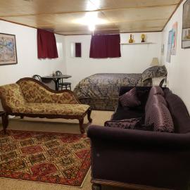 Quiet, smokefree room, private bathroom & entrance, Hotel in Elliot Lake