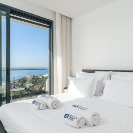 Villa Fenix II by Madeira Dream Stays, hotel in Câmara de Lobos