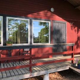 Cottage in a deer enclosurei, lake nearby, Hotel in Bottnaryd