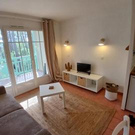 Appartement dans résidence de vacance avec piscine, hotel in Lacanau