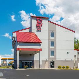 Red Roof Inn & Suites Philadelphia - Bellmawr, khách sạn ở Bellmawr