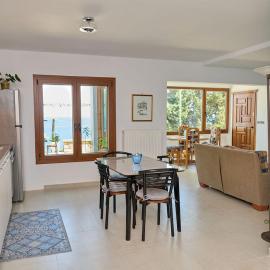 180 View Private 2 Bedroom Seaview Home