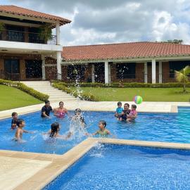 Finca hotel sunrisecalima con piscina