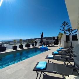 Viesnīca L auberge Espagnole piscine chauffe et barbecue pilsētā Torroksa Kosta