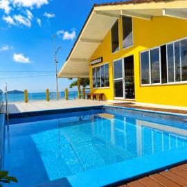 Mansão Ouro Verde Beira Mar, hotel u gradu 'Piçarras'