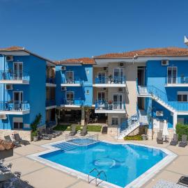 Stratos Hotel، فندق في أفيتوس