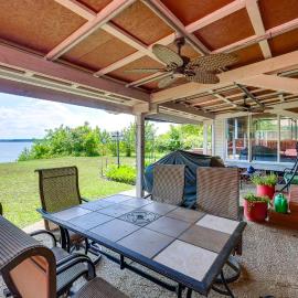 Gloucester Retreat w/ Backyard Oasis & Pier!, hotel in Gloucester
