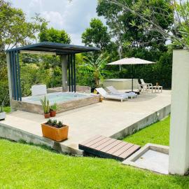 Refugio Botánico en Cerritos pereira Jacuzzi y naturaleza, hotel i Pereira