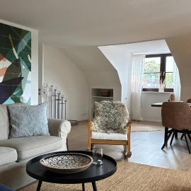 100 qm Ferienwohnung Solgård mit Balkon über den Dächern Tönnings, nahe St Peter Ording und der Nordsee, hotel v destinaci Tönning