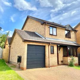 4 Bed Luxury House Near Silverstone F1 Parking Hot Tub, hotel v destinaci Hardingstone