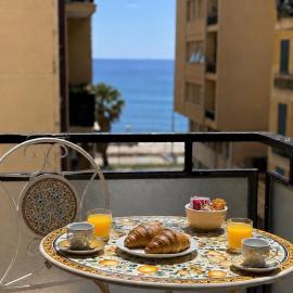 Sea View Apartment - Private Parking AC