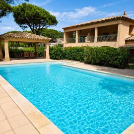 Appartement vue piscine à 2 pas de la plage, hotell i Ramatuelle