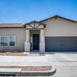 Family Home w/ Yard in El Paso Area, Pets Welcome!, hotel u gradu Santa Teresa