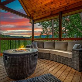 Mountain Views with Hot Tub EV Charger and Dog Friendly