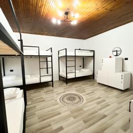 Hub 1001 Berat Hostel, hotel v destinácii Berat