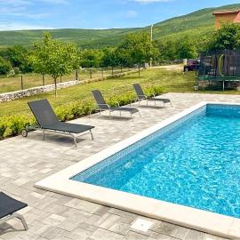 Stunning Home In Sinj