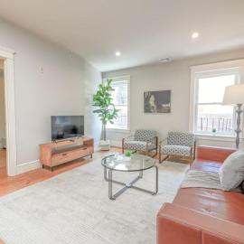 Classic Back Bay 1BR on Newbury Street, hotel i Boston