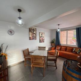 Viesnīca Joli Bas de Villa F3 climatisé avec Piscine pilsētā Case-Pilote