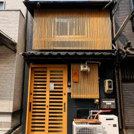 Japanese Townhouse near Tennoji and Shinsekai 6 Guests, hotel din Osaka