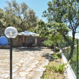 2 Bedroom Stunning Home In Perdifumo, hotel a Perdifumo