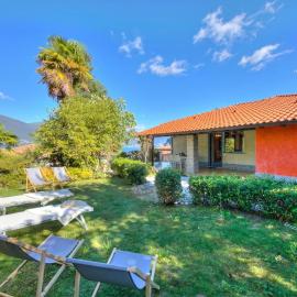 Casa Francesca Garden And View - Happy Rentals, Hotel in Castelveccana
