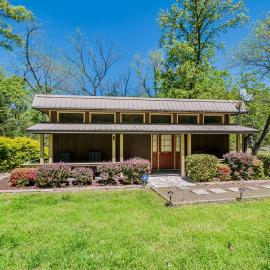 Newly Remodeled Cabin with Lake Views & Grill Patio in Rogers, Arkansas, Hotel in Rogers