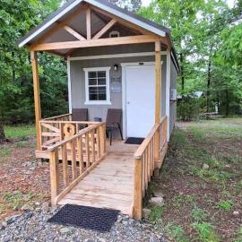 Peaceful Cabin Surrounded by Natural Beauty in Mena, Arkansas、Menaのホテル