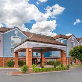 Comfort Inn & Suites Saint Louis Lafayette Square, отель в Сент-Луисе