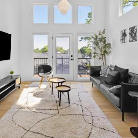 Modern suite Mins from DT Raleigh Workspace