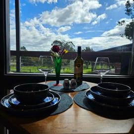 Hill Top Park - Apple Tree Studio: Kilmore şehrinde bir otel