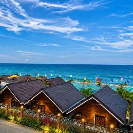 Eden Beach Resort Zambales, מלון בCabangan