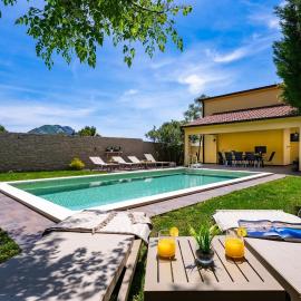 Private Villa My Way with Heated Pool Near Omiš