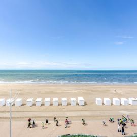 Luxury Zeedijk apartment with direct ocean view 6p، فندق في كوكسيجدي