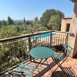 Villa de charme avec magnifique piscine, hotel v destinácii Cotignac