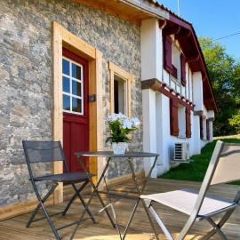 Studio 2 personnes dans ancienne ferme basque, hotel en Urrugne