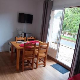 Au RDC Appartement 5 Personnes Terrasse Piscine, ξενοδοχείο σε Besse-et-Saint-Anastaise