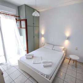 Galatas apartment 5 with beautiful sunset, 750m from the sea