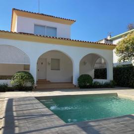R5 Casa COLONIAL, hotel a Coma-ruga