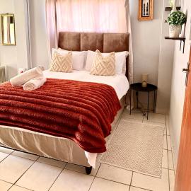 The Nest- on Knowling Street, hotel sa Grahamstown