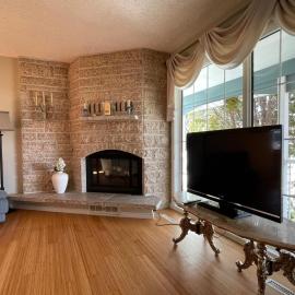 Bright 3-Bedroom Suite with Indoor Jacuzzi