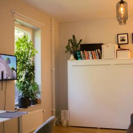Green Balcony Studio near Metro, hotell i Norsborg
