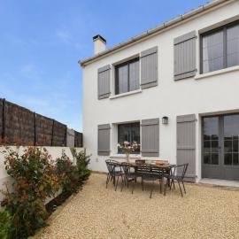 700 m de la plage, Maison pour 8, jardin