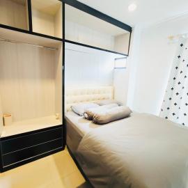 Flo's Transit Home, hotel em Manado